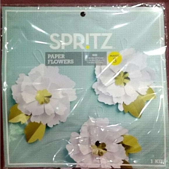 NEW Set of 2 Spritz Paper Flowers Kits Makes 3 (11, 9, 7 Inch) 6 total. Wht Gld - Picture 2 of 5